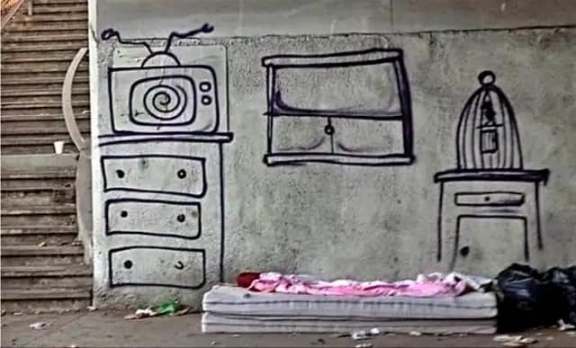 Simulación con rotulador de una vivienda en la calle