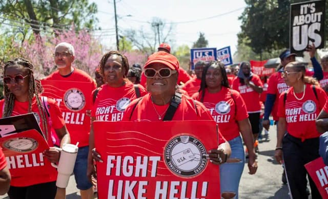 Los carteros de todo el país se manifiestan para impedir que la administración Trump despoje al Servicio Postal de Estados Unidos de su independencia y posiblemente lo privatice.(Foto de: Jim West/UCG/Universal Images Group vía Getty Images)