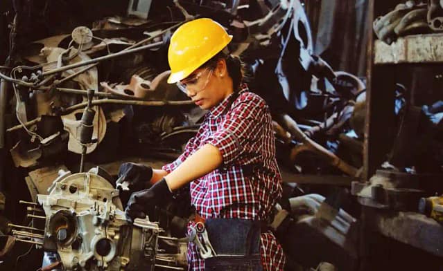 Foto de archivo trabajadora del metal