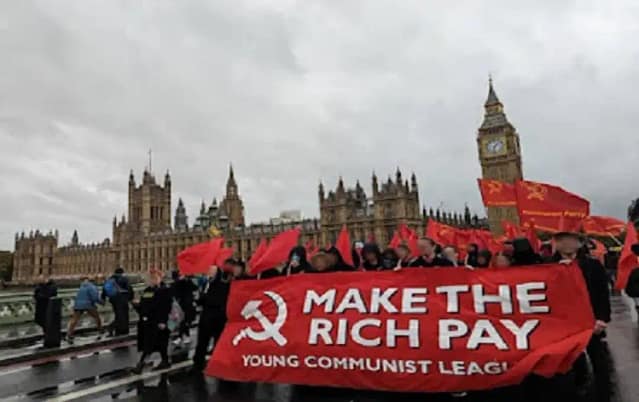Manifestación de comunistas ingleses frtente al parlamento