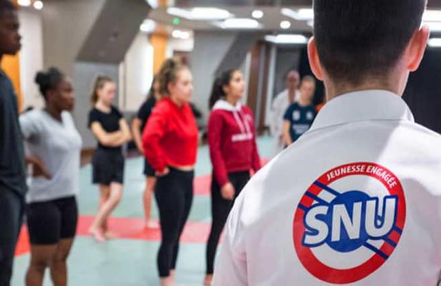 Campaña unitaria contra el Servicio Nacional Universal (militar o civil) en Francia.