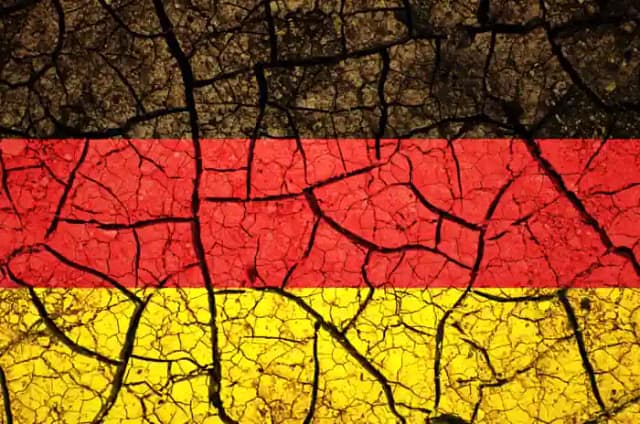 Foto de bandera alemana agrietada