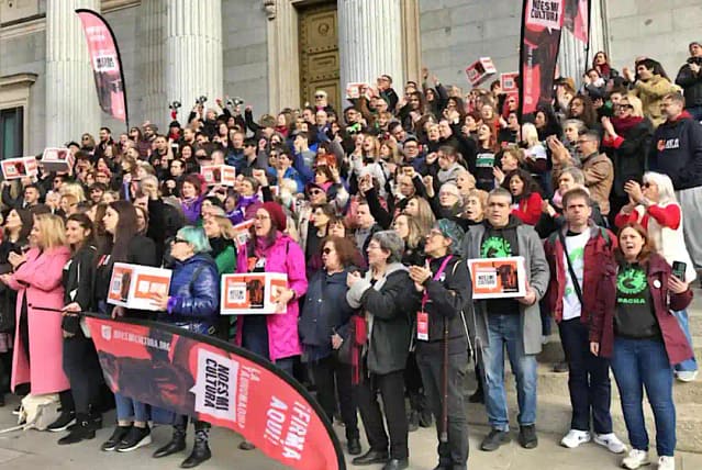 «No Es Mi Cultura» reune 715.606 firmas para derogar el blindaje jurídico de la tauromaquia.