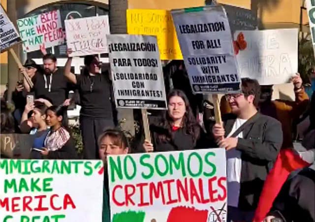 Estudiantes y trabajadores de EEUU se movilizan en apoyo a los inmigrantes: “Hitler comenzó con deportaciones masivas”.